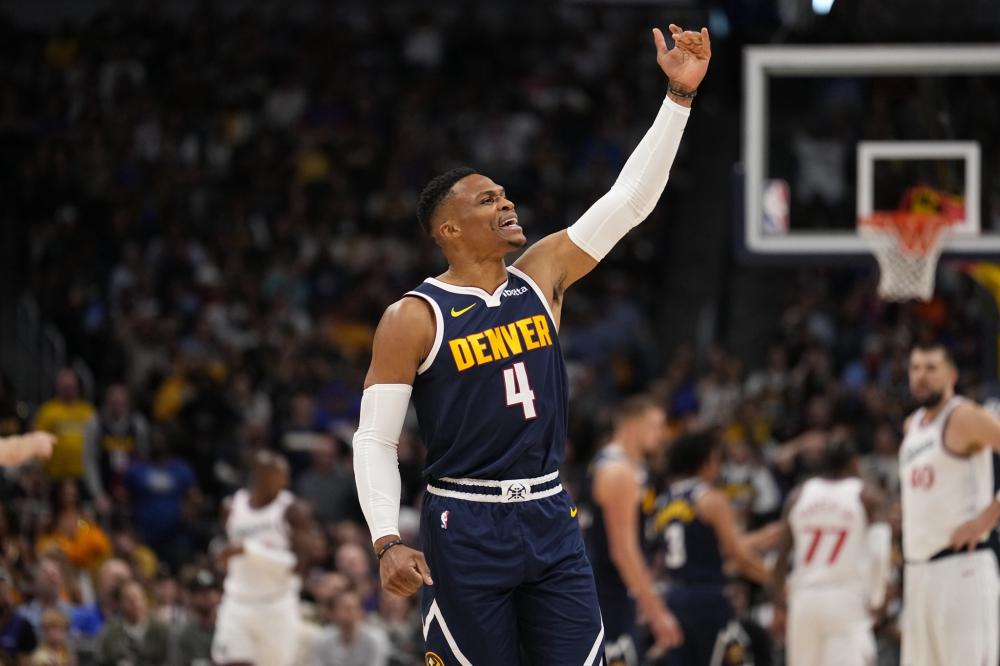 他不仅在压 他不仅在压