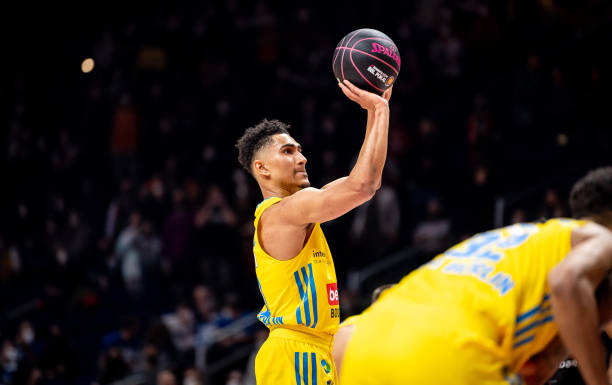 六台的足球 六台的足球