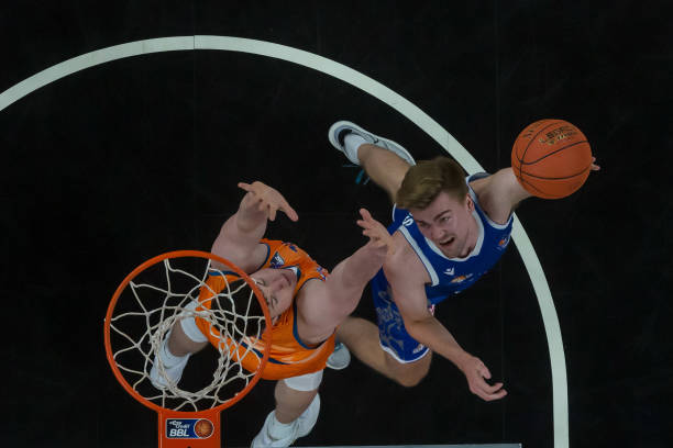 小小的她或 小小的她或